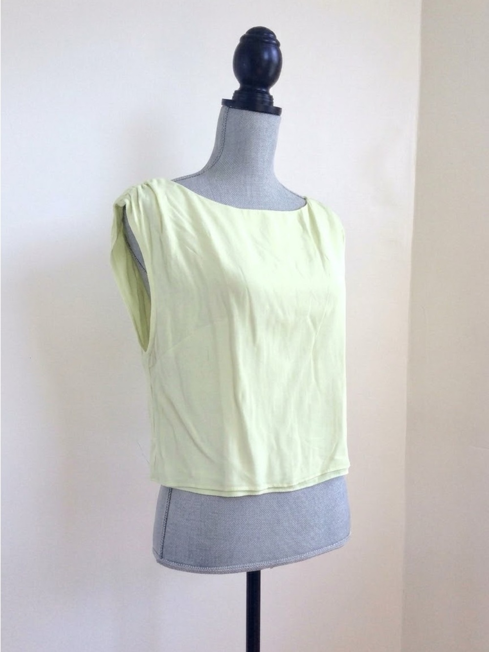 2010s Alice + Olivia Nicole Pale Light Green 100% Silk Chiffon Blouse Stacey M